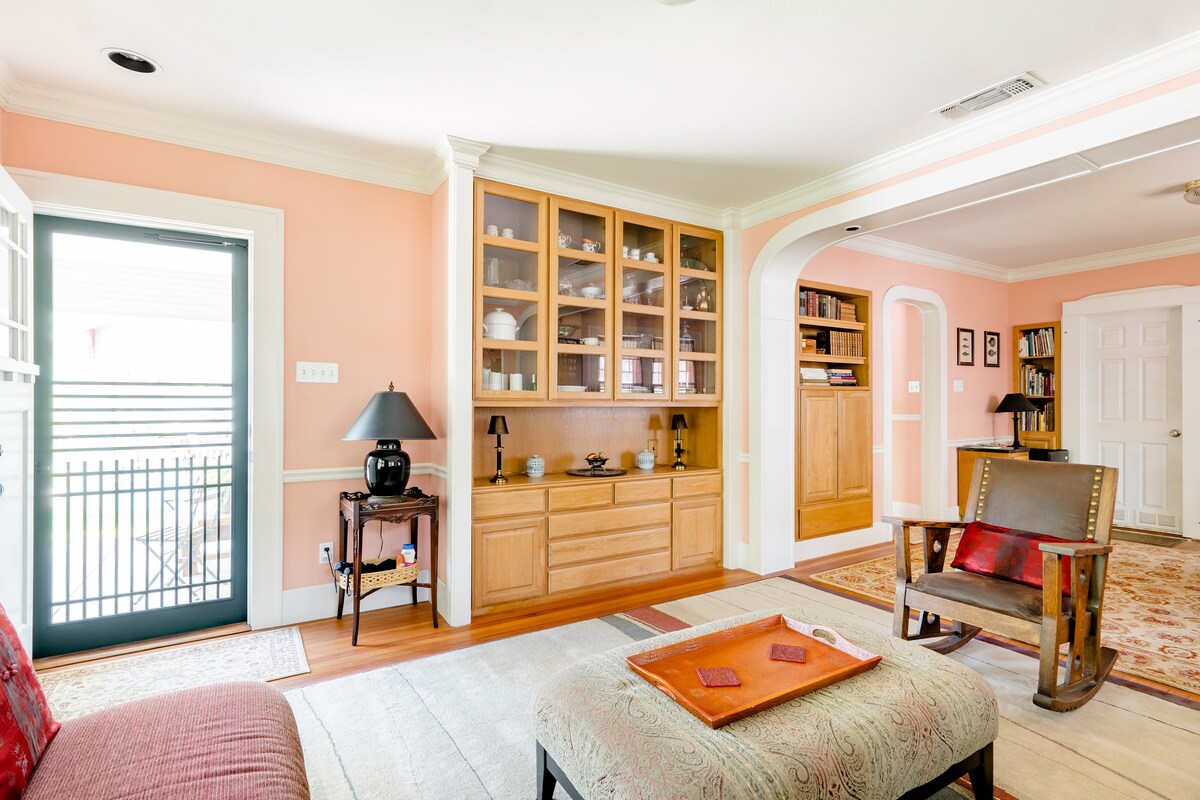 Elm Street Bungalow - private bath & entrance