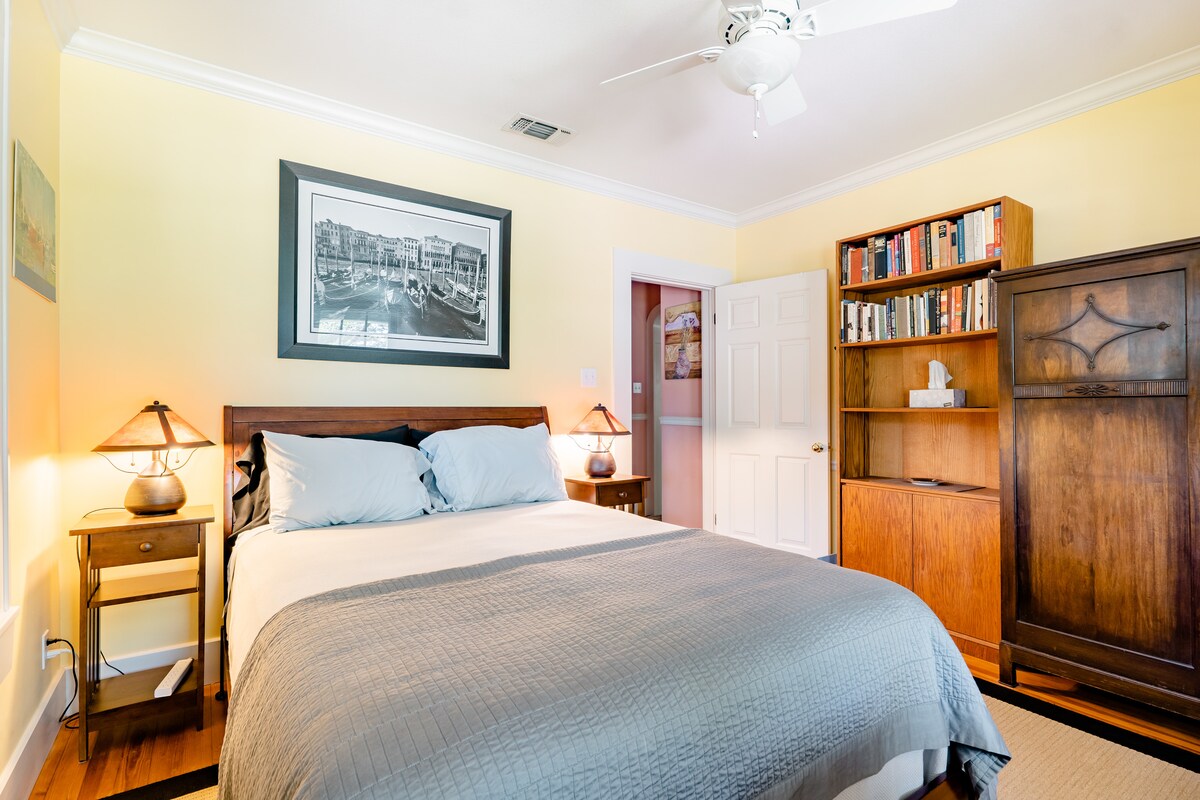 Elm Street Bungalow - private bath & entrance
