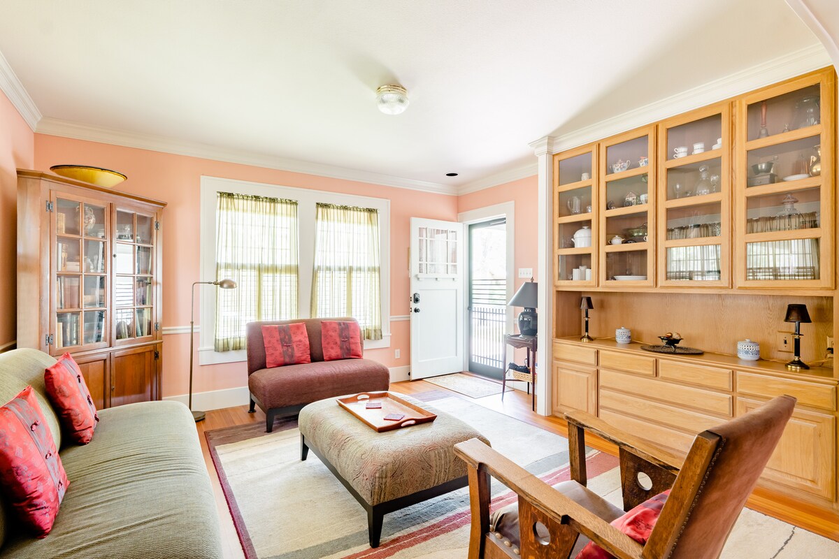 Elm Street Bungalow - private bath & entrance