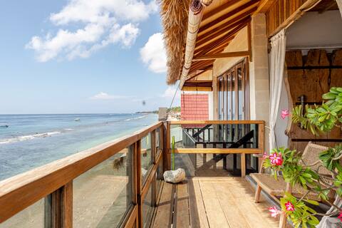 Beachfront Pool Villa La Beach Penida