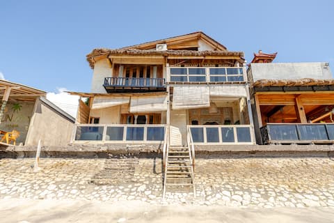 Beachfront Pool Villa La Beach Penida