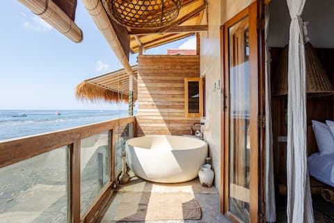 Beachfront Pool Villa La Beach Penida