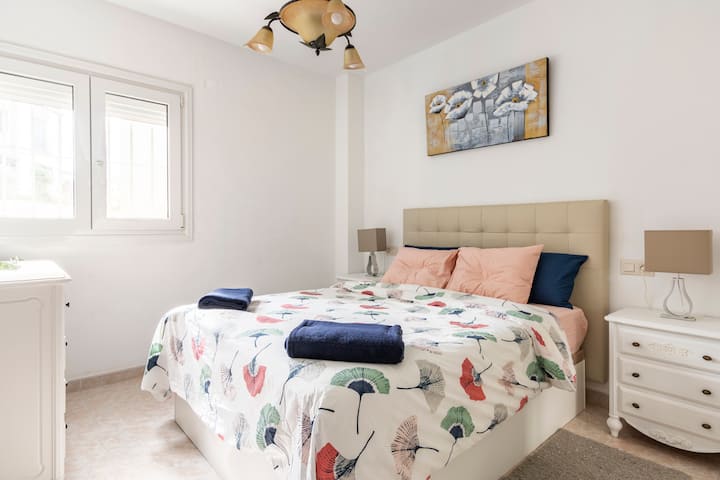 Изглед към основната стая от вратата