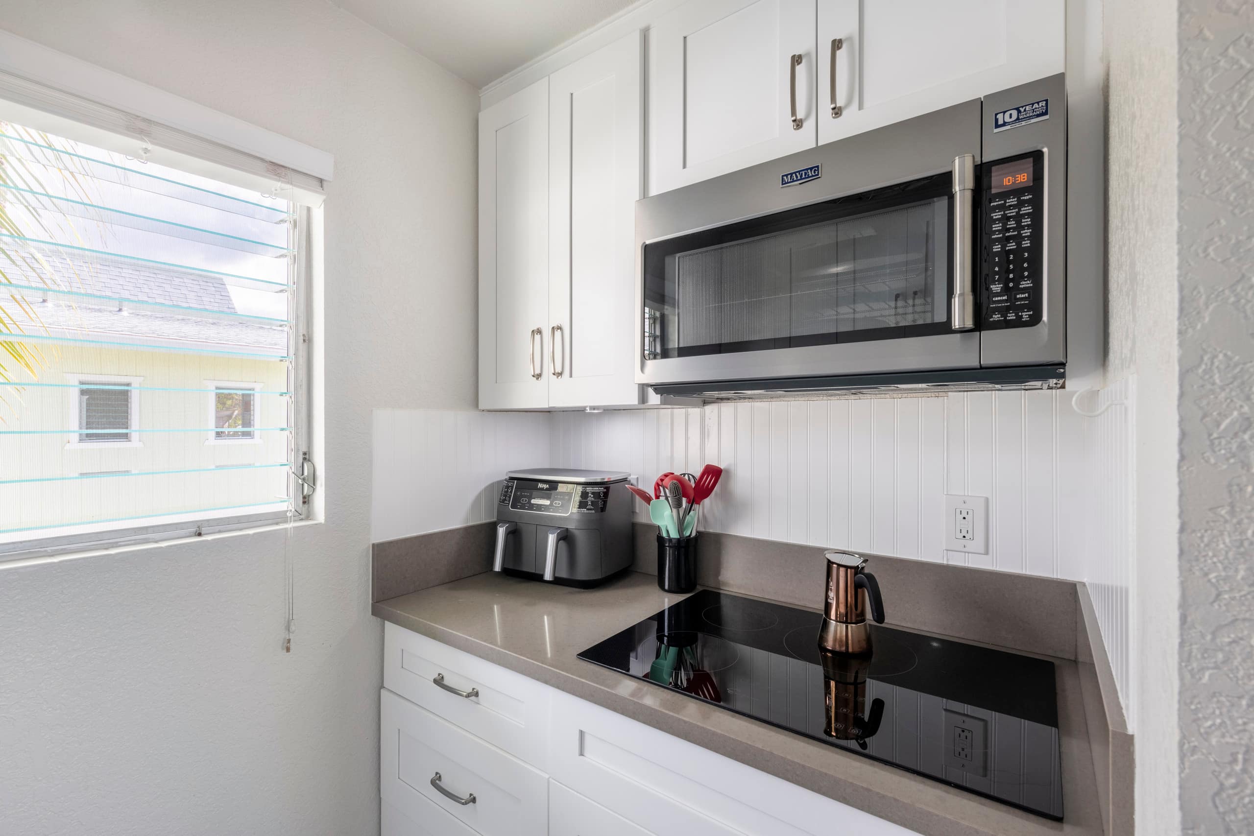 Condo in Kailua-Kona · ★4.88 · 2 bedrooms · 2 beds · 2 private baths - Image 10