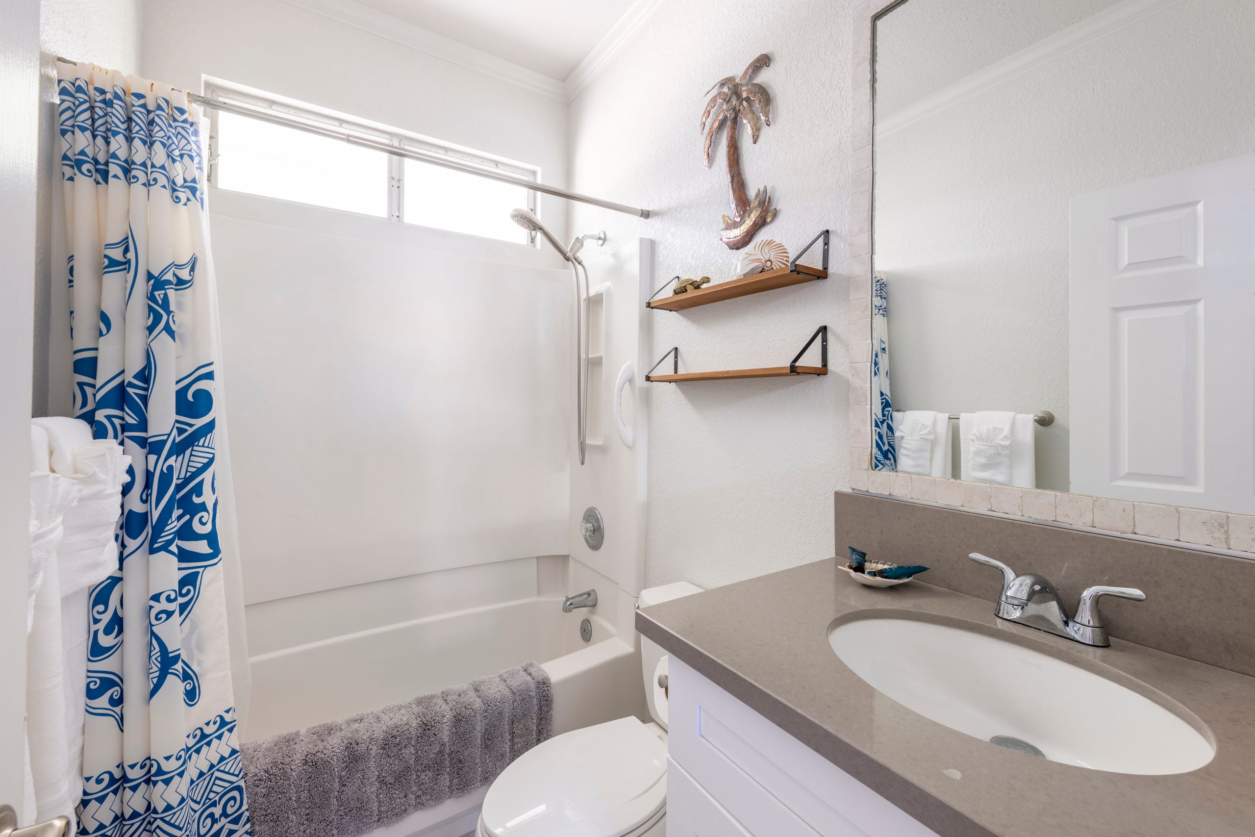 Condo in Kailua-Kona · ★4.88 · 2 bedrooms · 2 beds · 2 private baths - Image 42