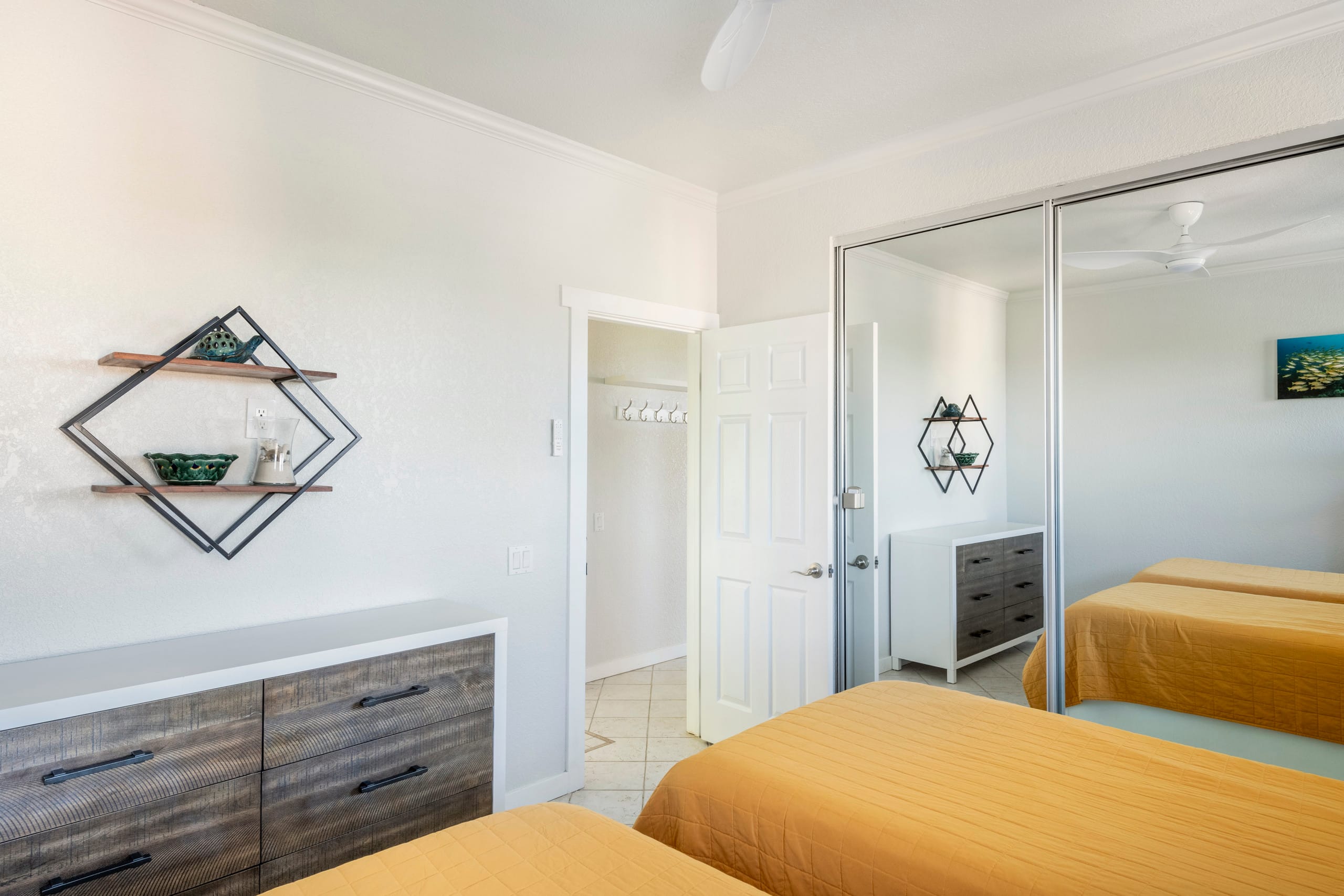 Condo in Kailua-Kona · ★4.88 · 2 bedrooms · 2 beds · 2 private baths - Image 37
