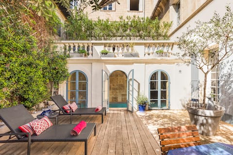 Central Townhouse with Secret Courtyard and Pool