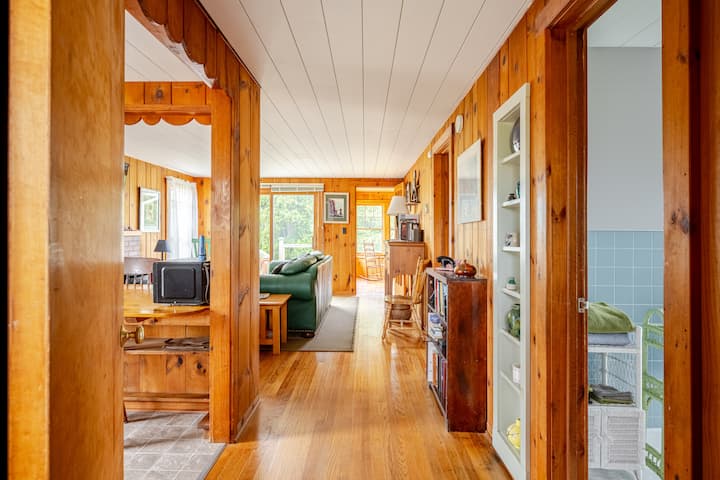 Refurbished 1950’s Cottage 300’ From Lakefront - Grand Isle, VT