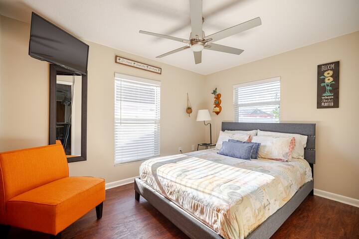 2nd Bedroom Has New Queen Mattress 