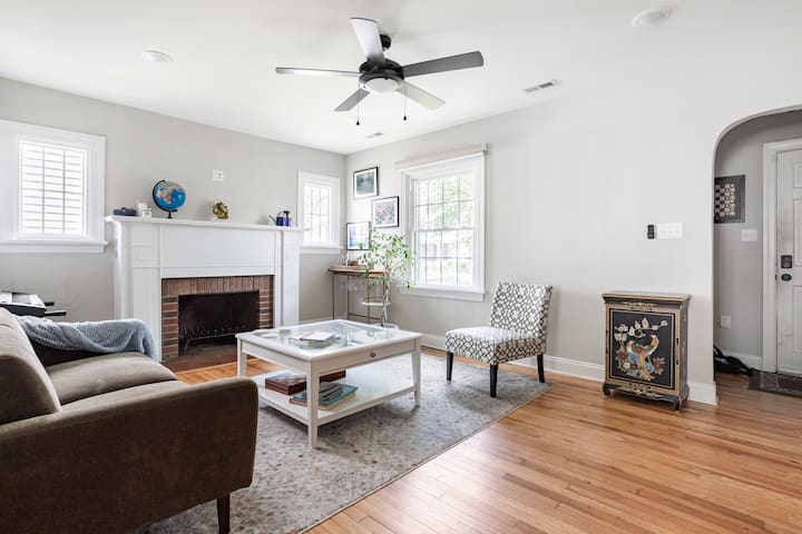 Cheerful Spacious Private Room/bath + Amenities - Richmond, VA