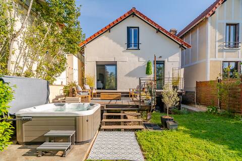 Garden house near Paris