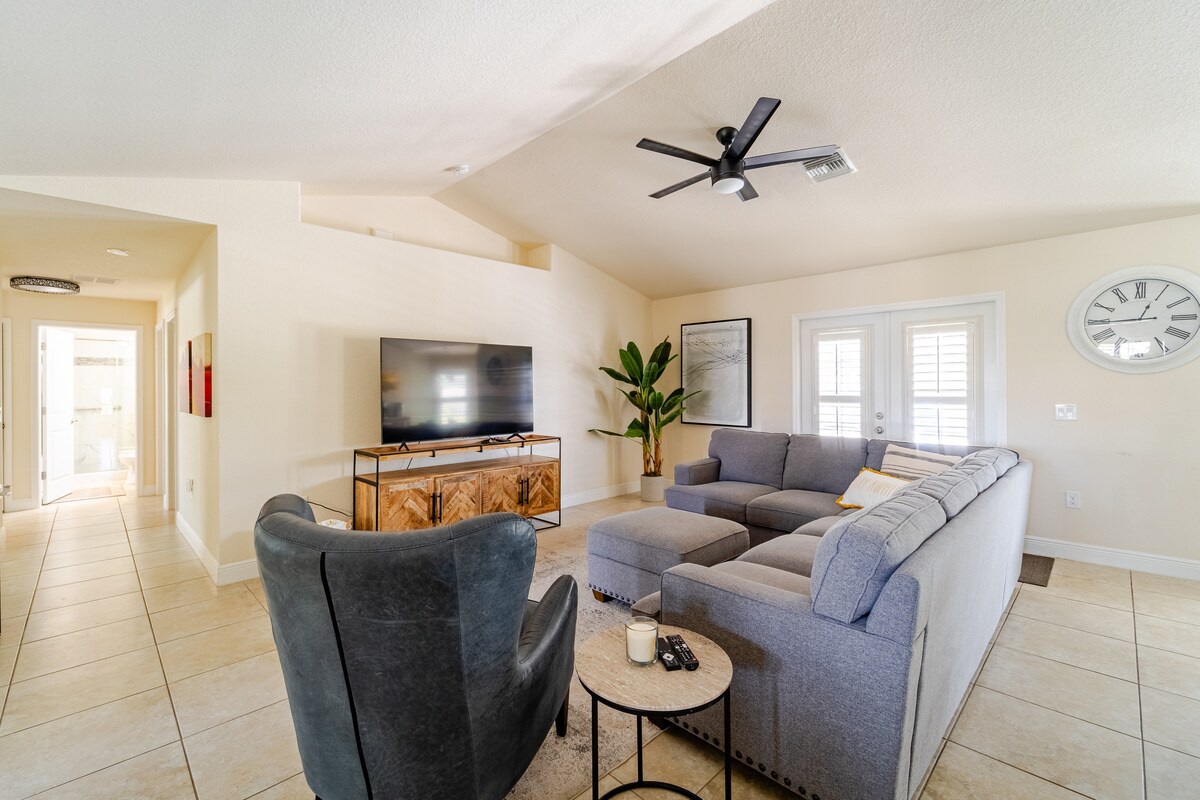 Successful Airbnb property: ☀️ Bright & Cheerful 4 Bedroom Home with a Pool 💦 in North Port