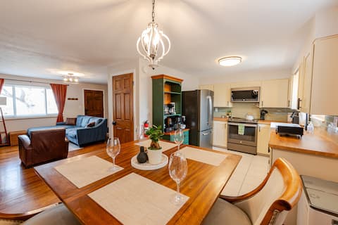 2 Bedroom Private Whole Level Near Old Town Arvada