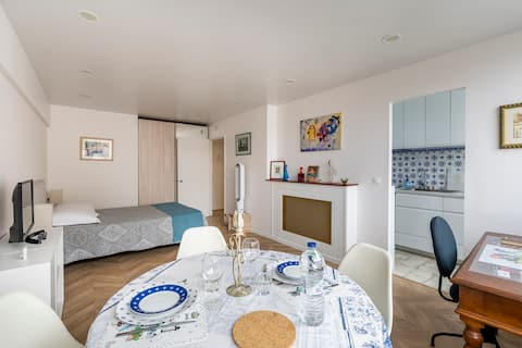 Top Airbnb: Independent studio in a prestigious neighborhood in Paris 8e Arrondissement