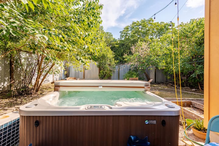 Walk to SouthXSouthwest! Holidays in the Sun! Bats