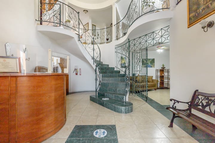Dream Castle Villa, Montego Bay, Ironshore Estate - Montego Bay