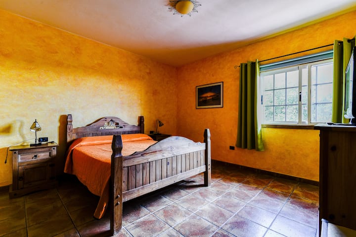 Стая 2 в основната къща с двойно легло