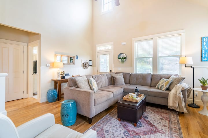 Beautiful Bungalow, 5 Minute Walk To The Beach - Lincoln City, OR