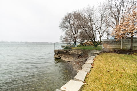 Luxury living on the Bay of Quinte