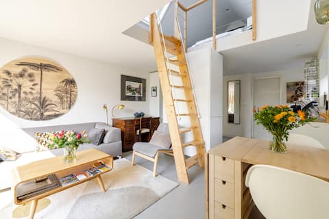 Popular Airbnb listing: Beautiful luxury tiny house in countryside Haarlem in Haarlem