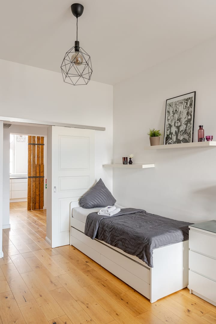 Всекидневна и спалня 1: с 2 единични легла на 90 х 200 м - за 4 души