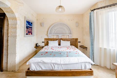 King Suite with Jacuzzi / Castle Panorama-4