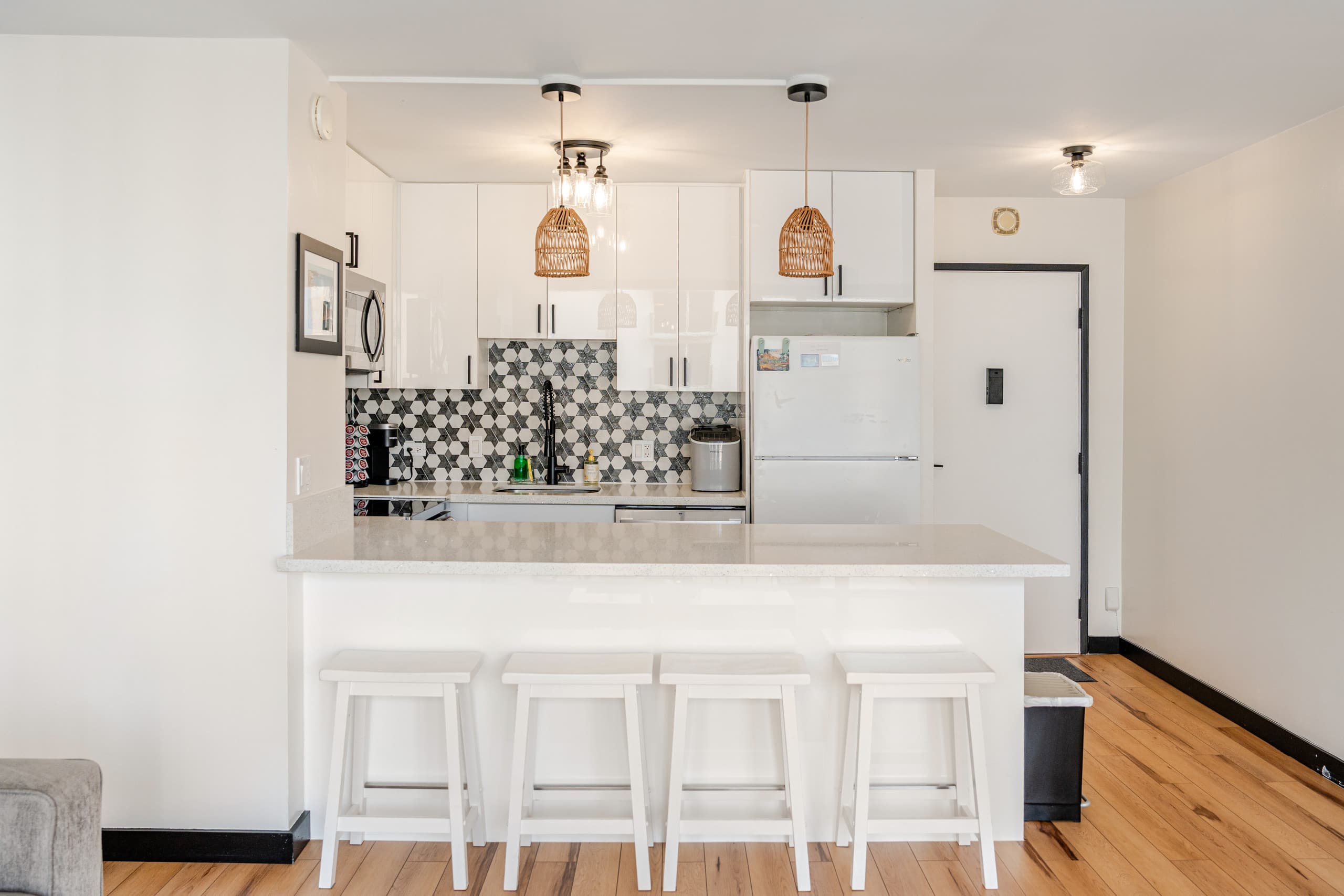 Condo in Honolulu · ★4.93 · 1 bedroom · 2 beds · 1 bath - Image 2
