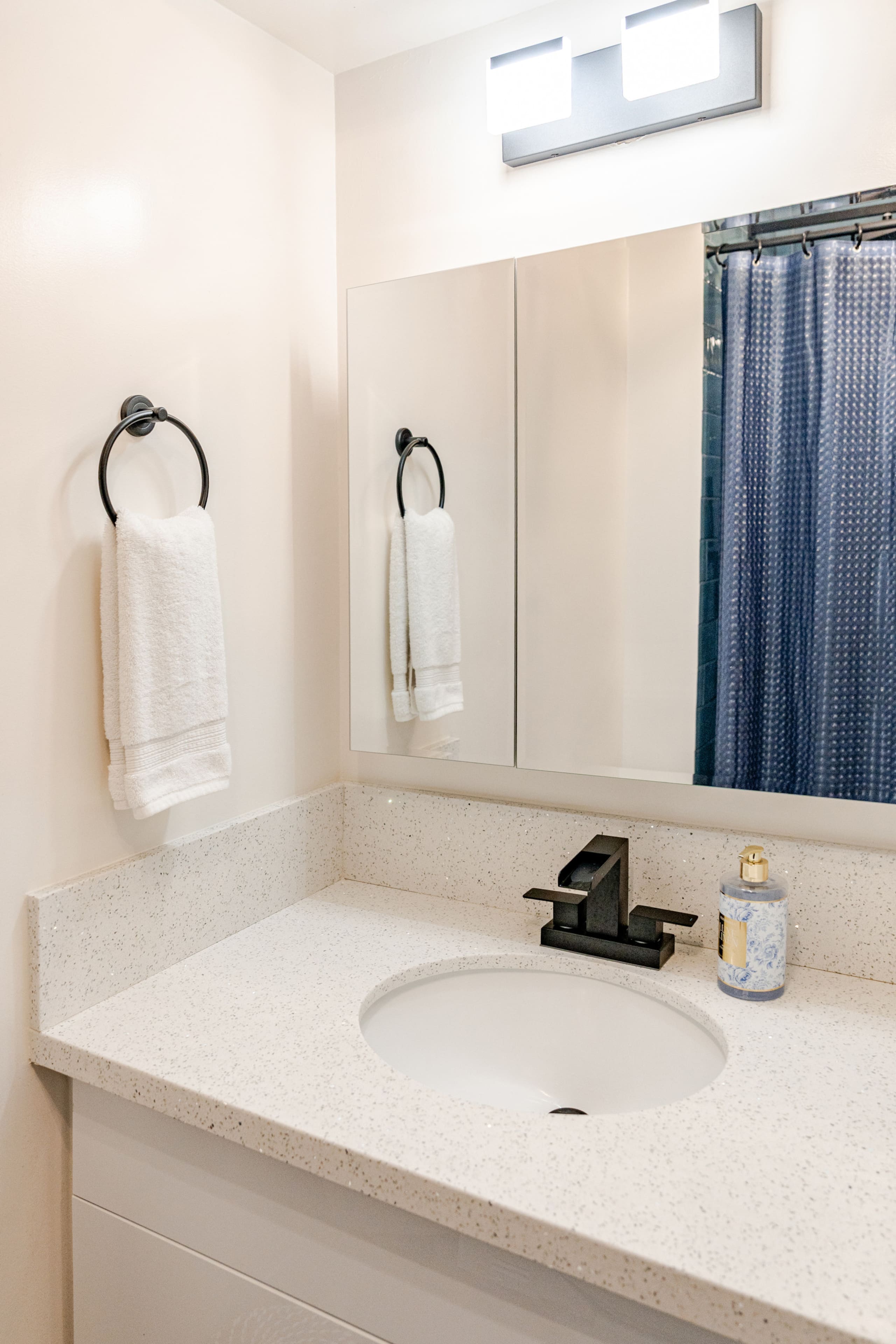Condo in Honolulu · ★4.93 · 1 bedroom · 2 beds · 1 bath - Image 25