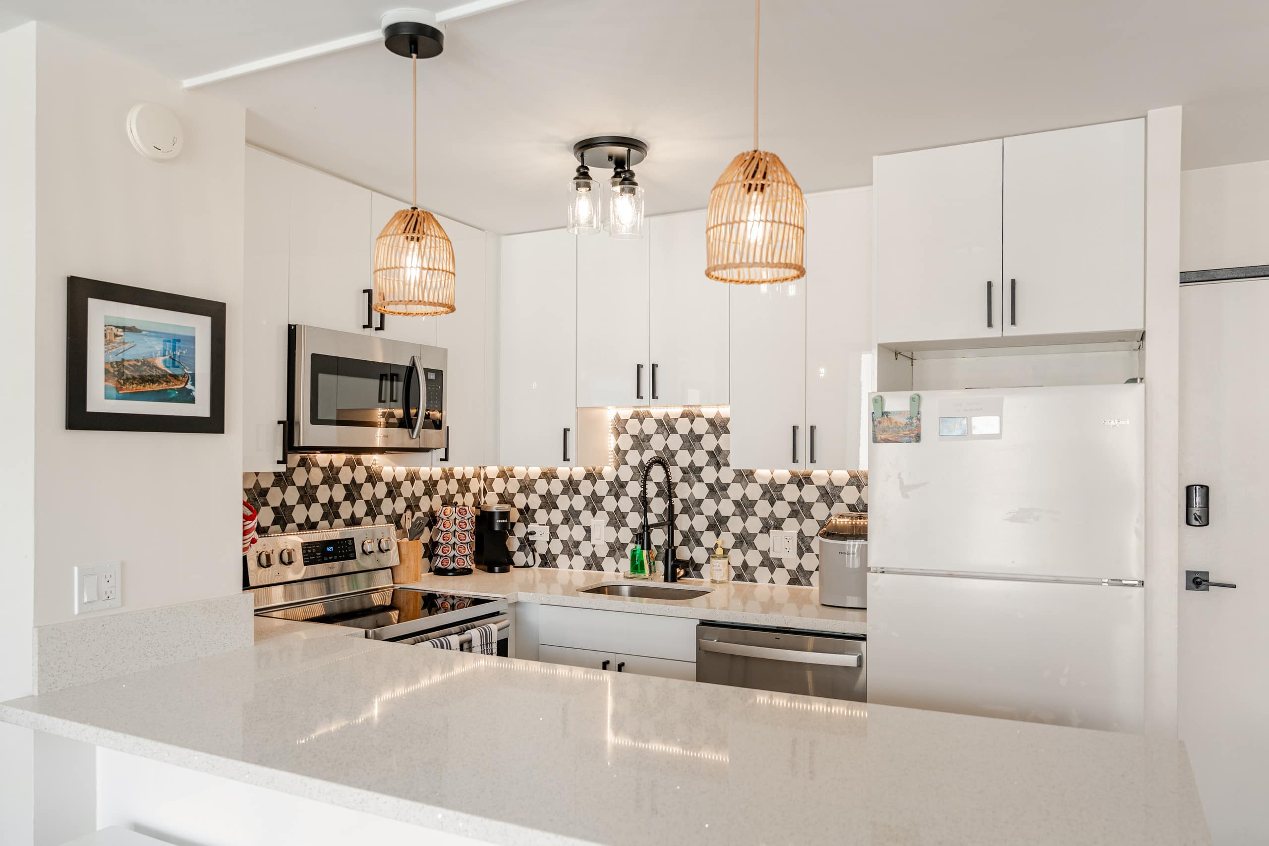 Condo in Honolulu · ★4.93 · 1 bedroom · 2 beds · 1 bath - Image 15
