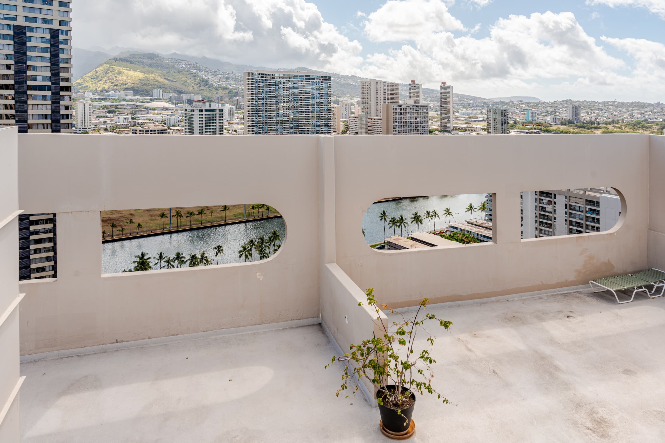 Condo in Honolulu · ★4.93 · 1 bedroom · 2 beds · 1 bath - Image 38