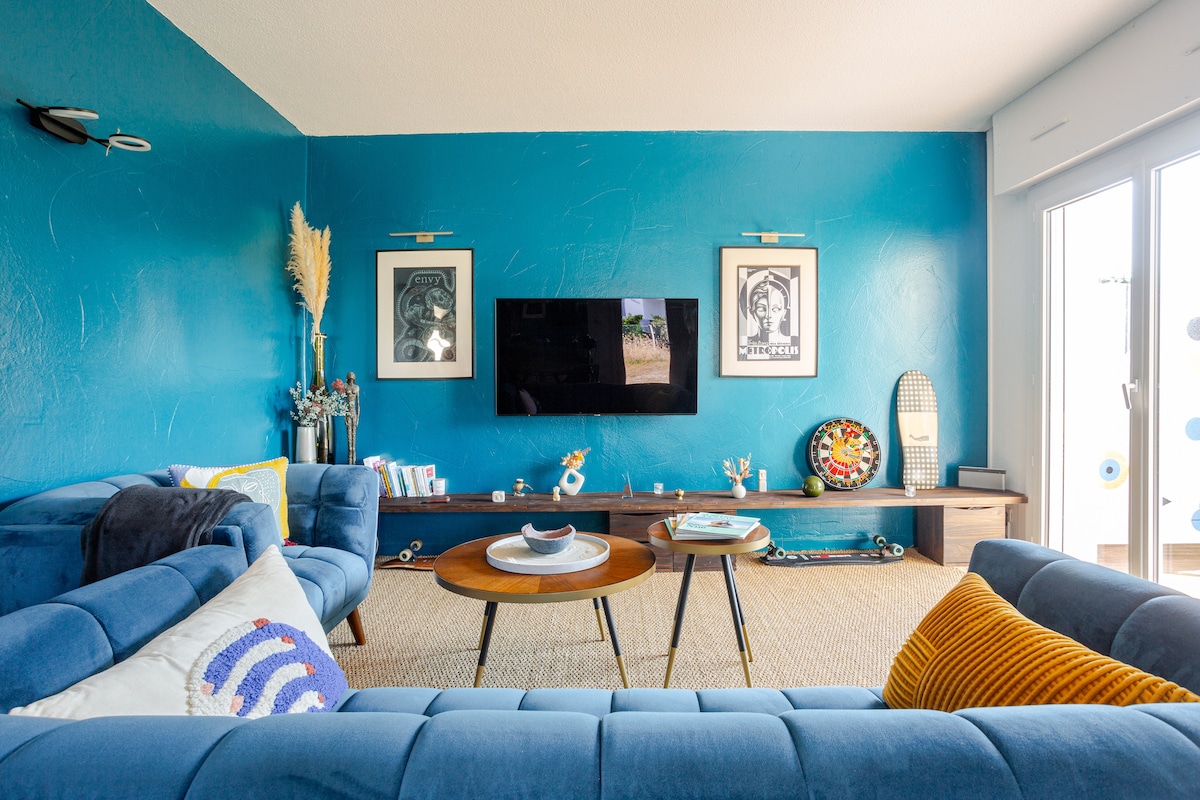 Annuncio Airbnb popolare: Artist's apartment 300 m from the ocean a Biscarrosse