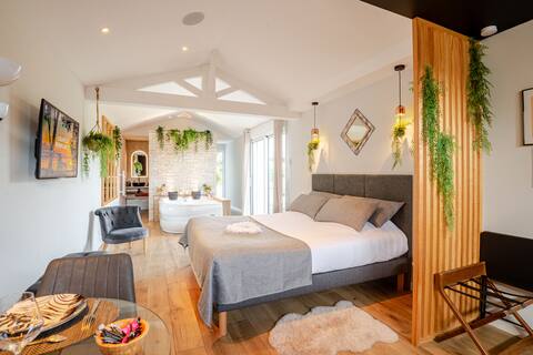 The Love 85 Essentials - Love Room