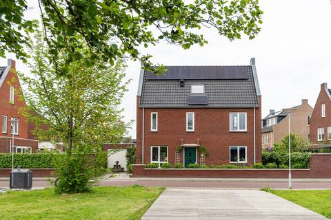 Familyhome with a big garden 
and free parking