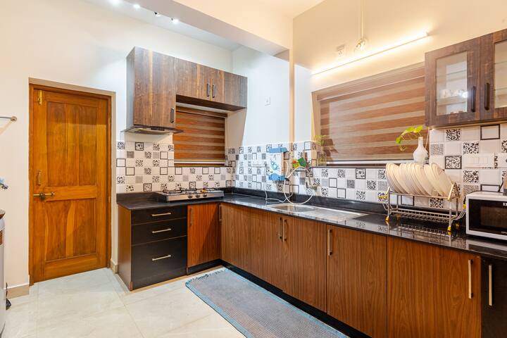 Full kitchen image 1