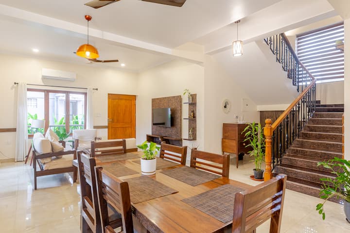 Dining area image 2