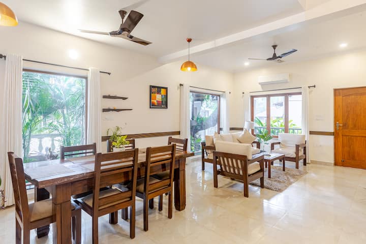 Dining area image 1