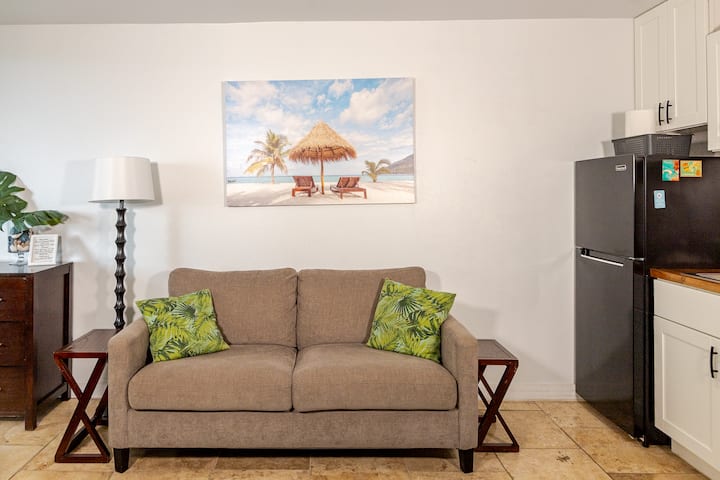 Lovely Studio Condo With Kitchenette And Pool - Kailua-Kona