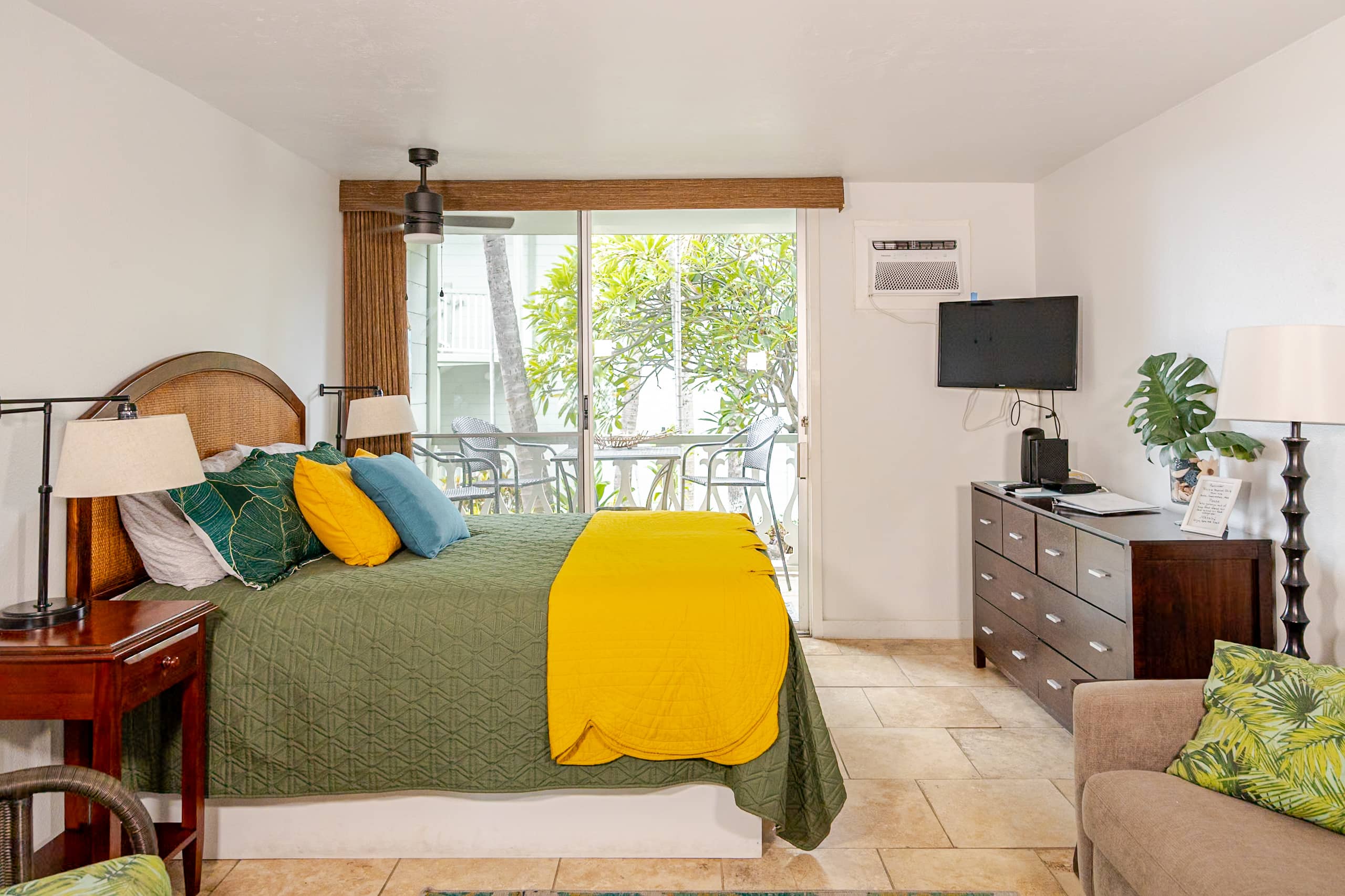 Condo in Kailua-Kona · ★4.87 · Studio · 2 beds · 1 private bath - Image 12