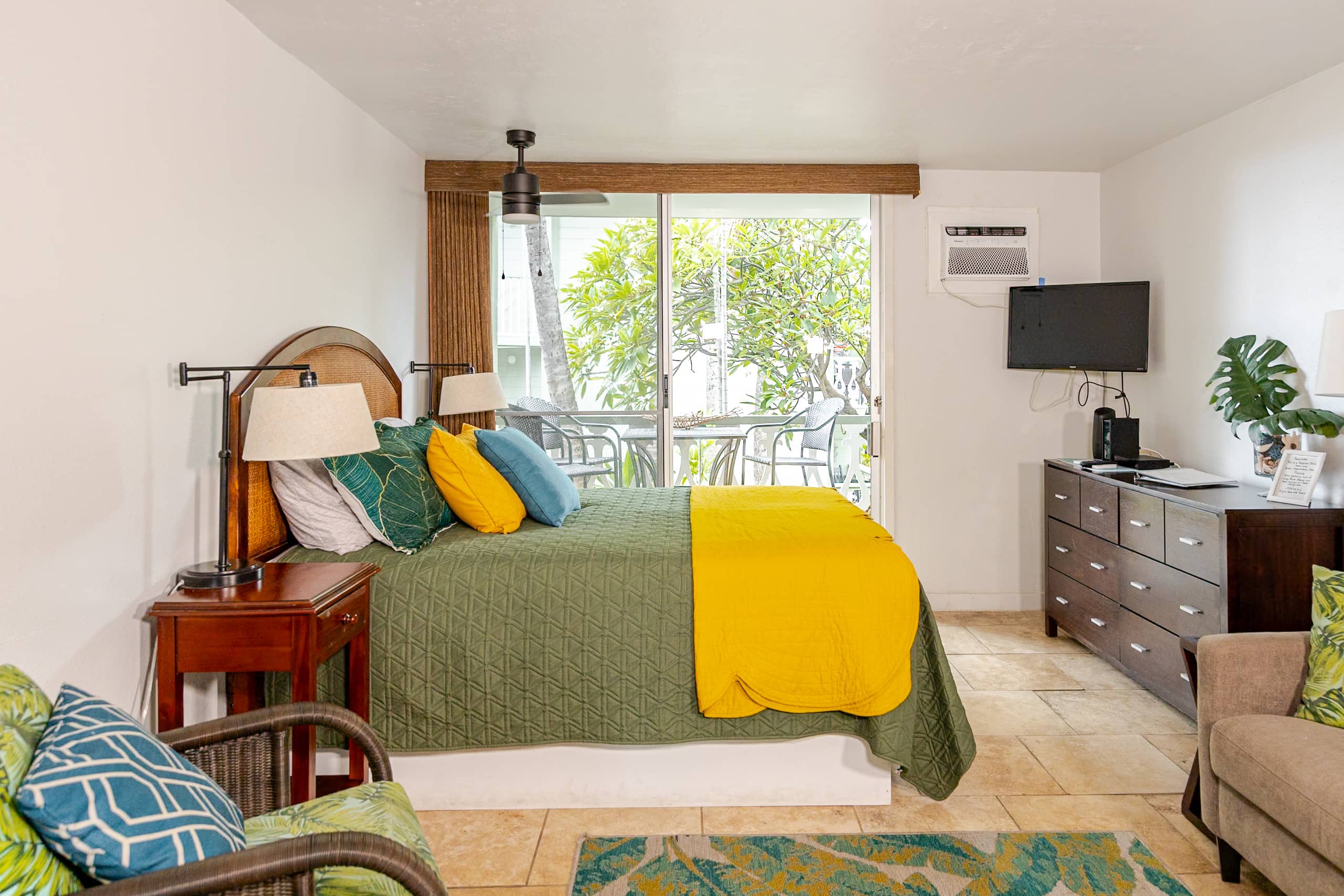 Condo in Kailua-Kona · ★4.87 · Studio · 2 beds · 1 private bath - Image 16
