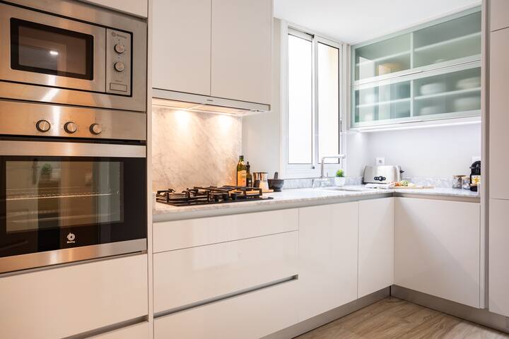 Centric Duplex w/ Private Terrace 3BD/AC/1Go WiFi gallery image 3