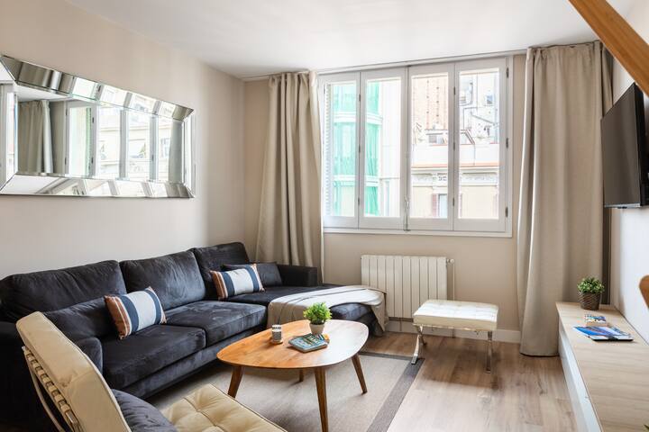 Centric Duplex w/ Private Terrace 3BD/AC/1Go WiFi gallery image 2