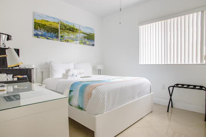 Modern Private Room Near Keys & Everglades #3 - Homestead, FL
