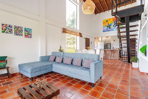 Top Airbnb: Incredible Villa, Peñol-Guatapé with lake views in El Peñol