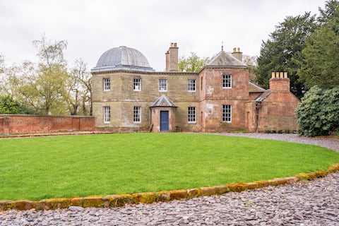Georgian Lake Mansion with Grounds in Parkland