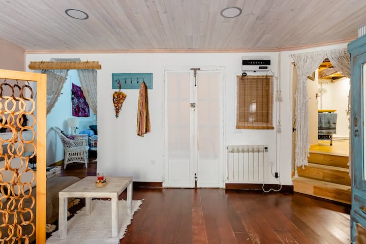 Entrada desde la habitacion a la alcoba y al cuarto de baño