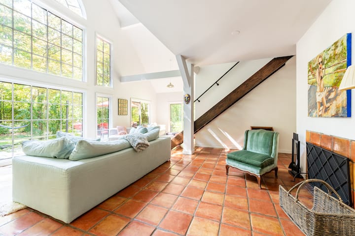 Sunlit Cottage On 5 Wooded Acres | Sharon Ct - Cornwall, CT