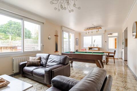 Large townhouse 1 km from the beaches