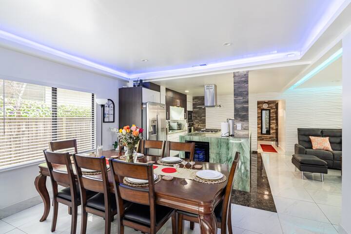 Fascinating 7bd/5ba home, Heart of Silicon Valley! gallery image 5