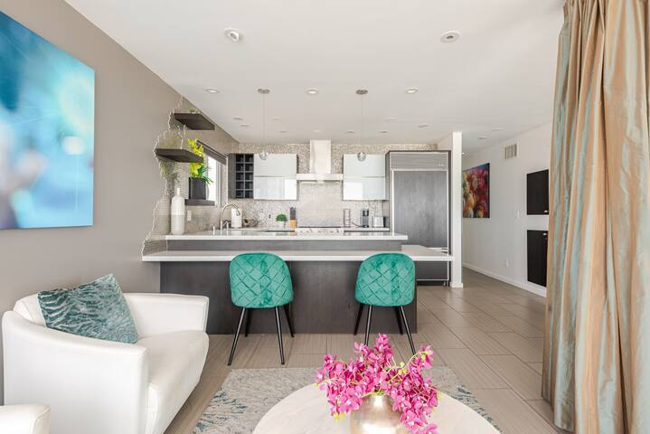 Crown Jewel in Mission Beach w/ rooftop hot tub gallery image 5