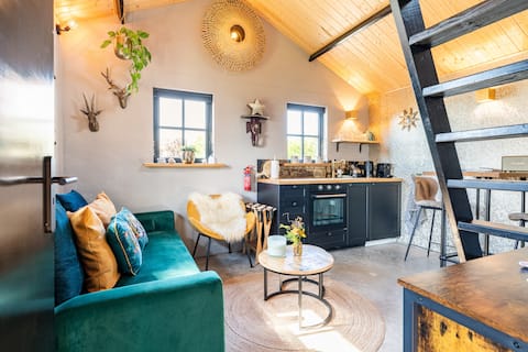 Tiny House near water / beach & A’dam nearby